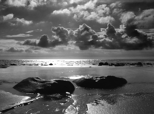 Dinas Dinlle Beach Rocks! (b&w)