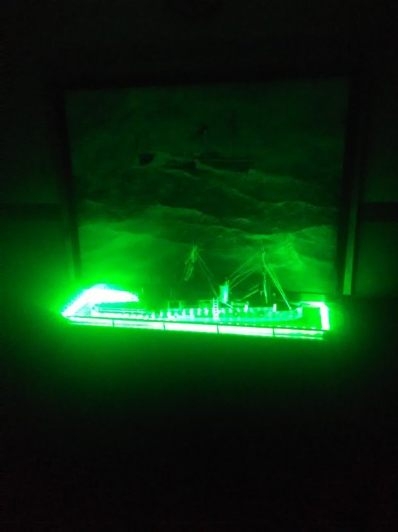 Sailing through stormy waters (led green)