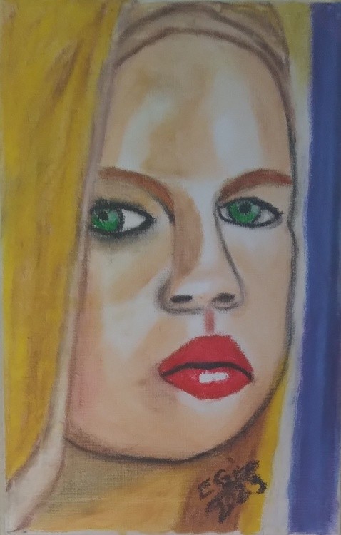 Chubby Italian Blonde with Green eyes and Red lipstick