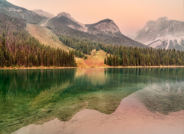 A relaxing evening at the lake