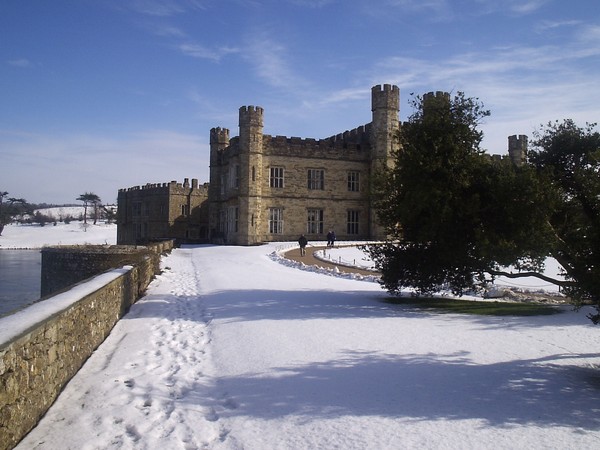 Leeds castle in the snow