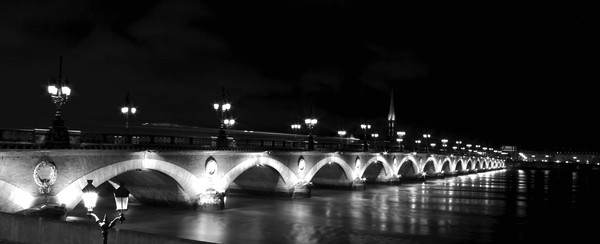 Pont de Pierre by night