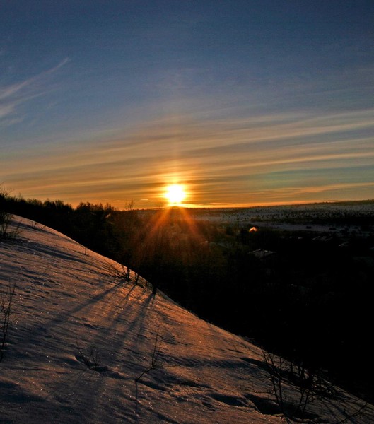 Winter sun rise in Røros II