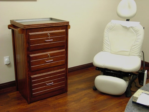 Oak Wood 3 Drawer Doctors Treatment Room Cart
