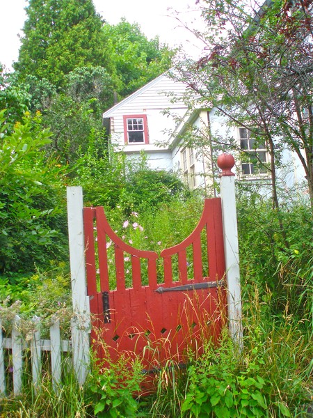 House with the Red Gate