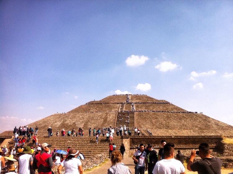 Karen Muro Teotihuacan pyramid of the sun