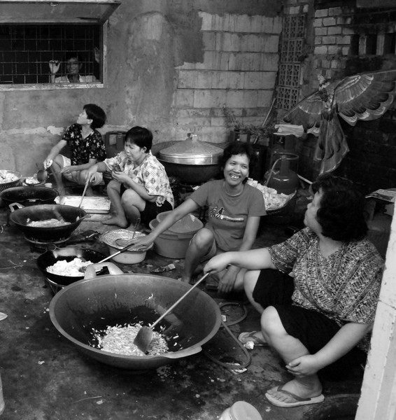 Ladies cooking, Sumatera, Indonesia