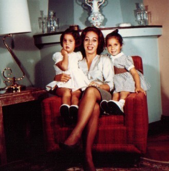 Mi Madre, Mi Hermana, y Yo.  1962