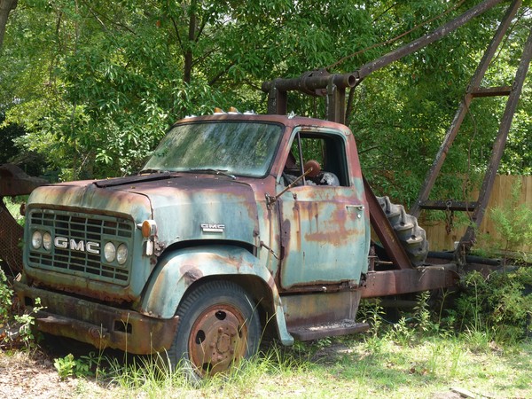 An old rusty truck