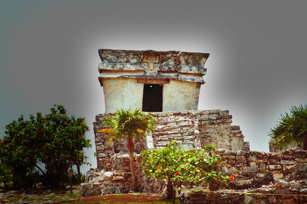 Tulum Maya Temple in lomo