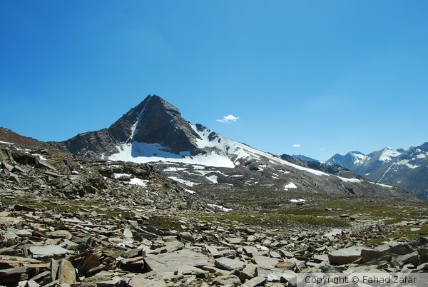 Approaching the top of Saraal Pass.
