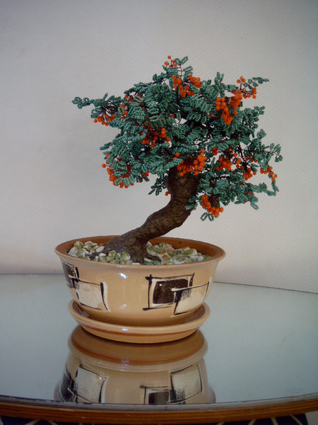 Tree-bonsai from beads 