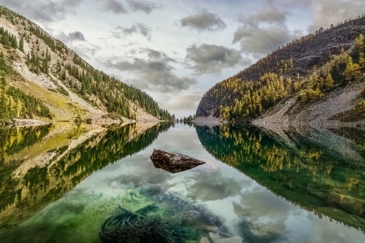 After a long hike it was very relaxing to soak my feet in a beautiful lake