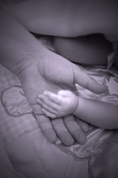 MOMMY'S HANDS