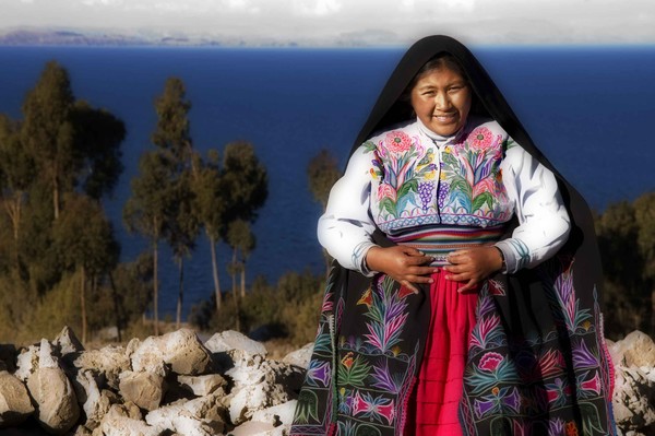 Mujer de Amantani, Lago Titicaca, Puno, Peru
