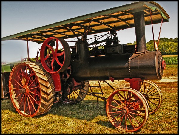 STEAM TRACTOR SIDE VIEW