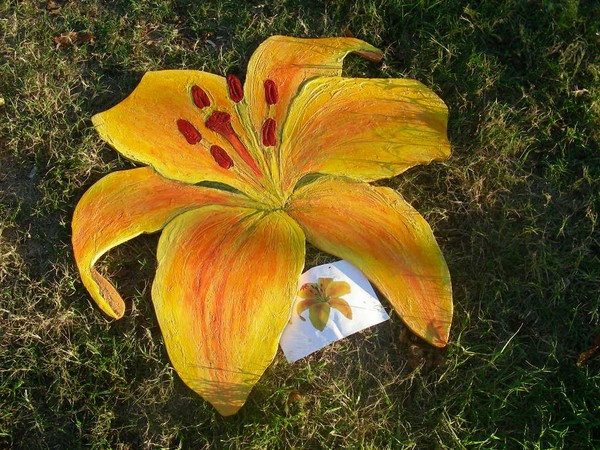 yellow lily 