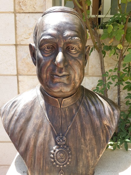 Bust sculpture 