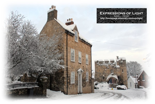 ExpoLight-Card-Lincoln-Pottergate-Arch-&-Stone-House-Winter-2010-0001C (Sample Proof-Photography)