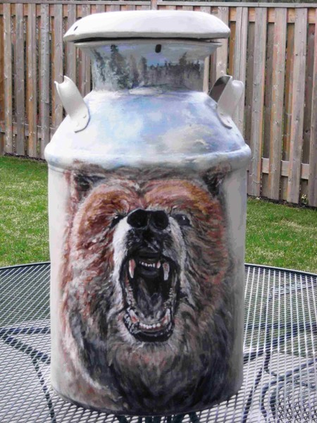Grizzly on Milkcan