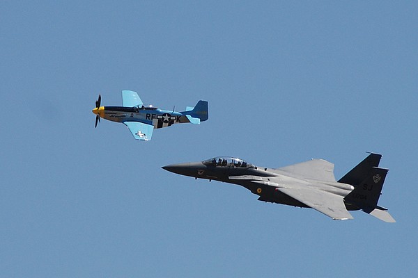 Herritage Flight (P-51 Mustang and F-15)