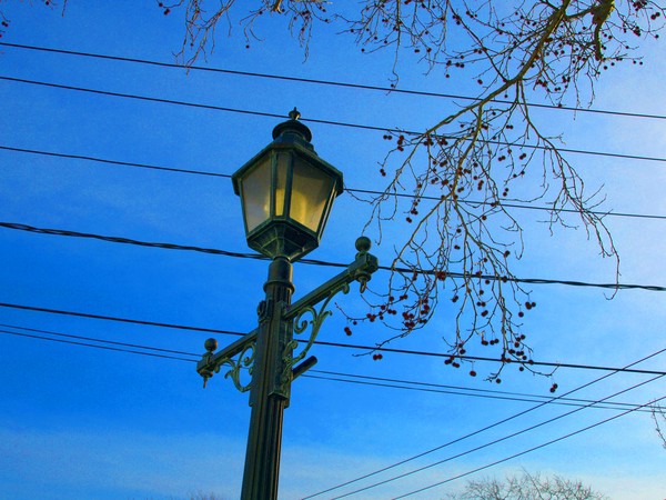 LAMP POST