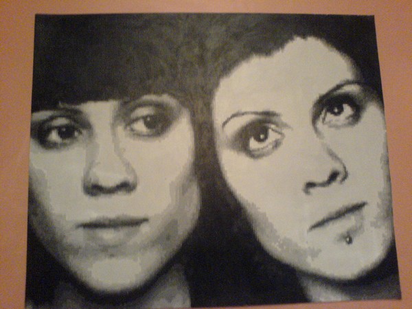 Tegan and Sara greyscale