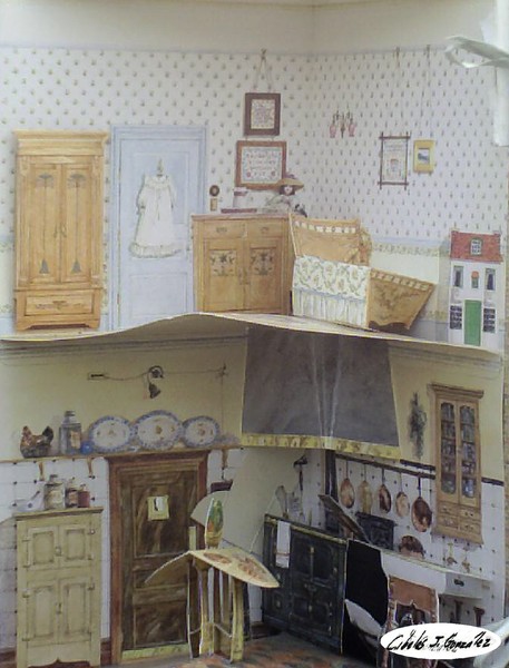 Doll House /Casa De Muñecas