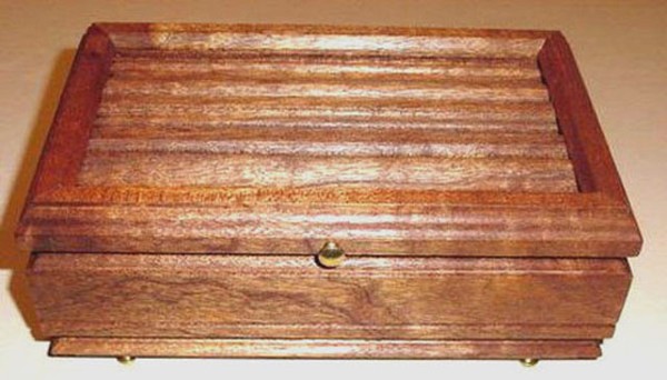 Andiroba Figured Wood Man's Valet Box