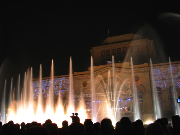 Opening of Yerevan Republic Sq. singing fountains