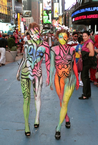 2 Girls in Times Square