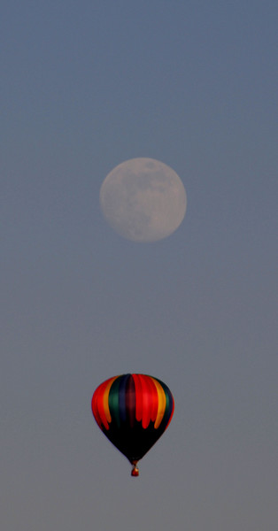 Moonballoon