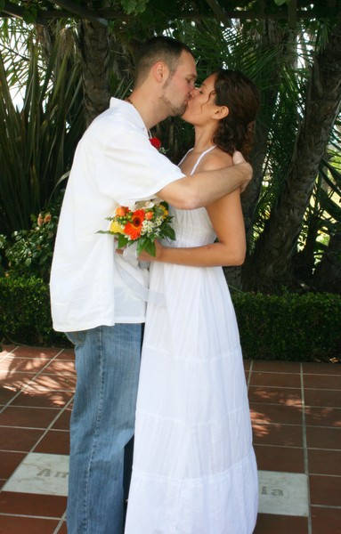 Shaun and Betty wedding kiss