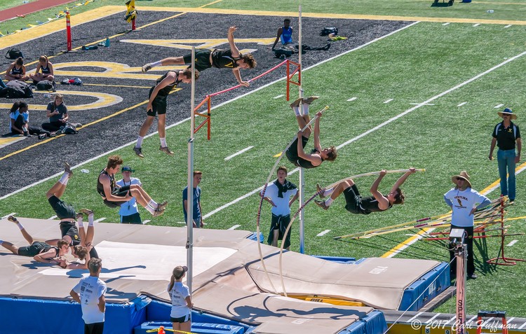 Ventura pole vaulter1