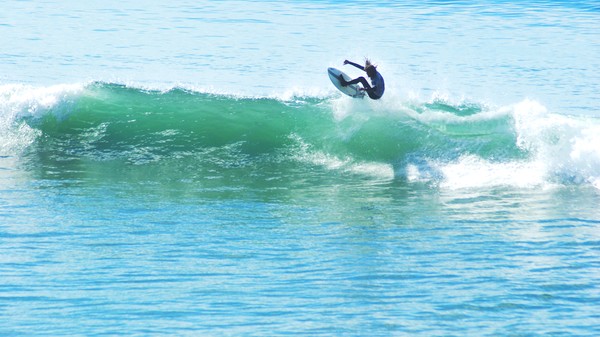 Surfer competing in HB