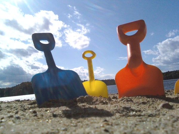 beach shovels