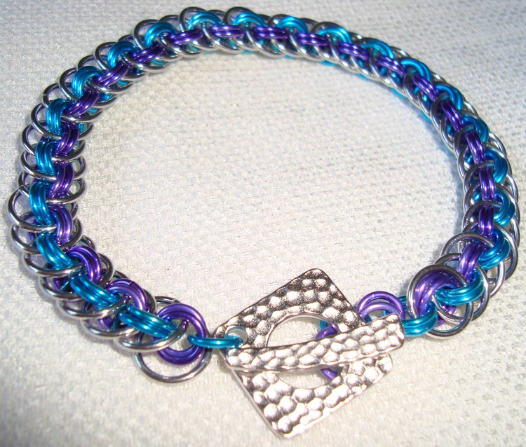 viper basket chain maille bracelet 9 1 2 in by 7 16 side view