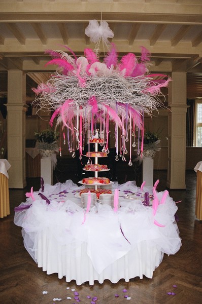 wedding table with heavens birds nest