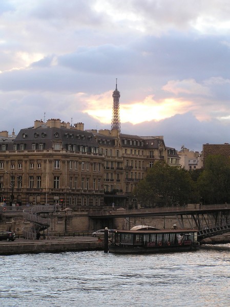 La Tour Eiffel at sunset