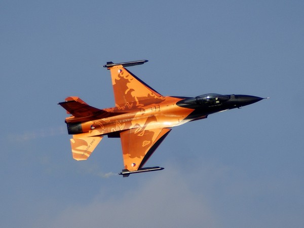 Dutch F-16 demo RIAT 2011