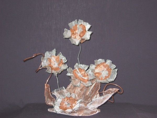 MIXED FLORAL WIRE DISPLAY