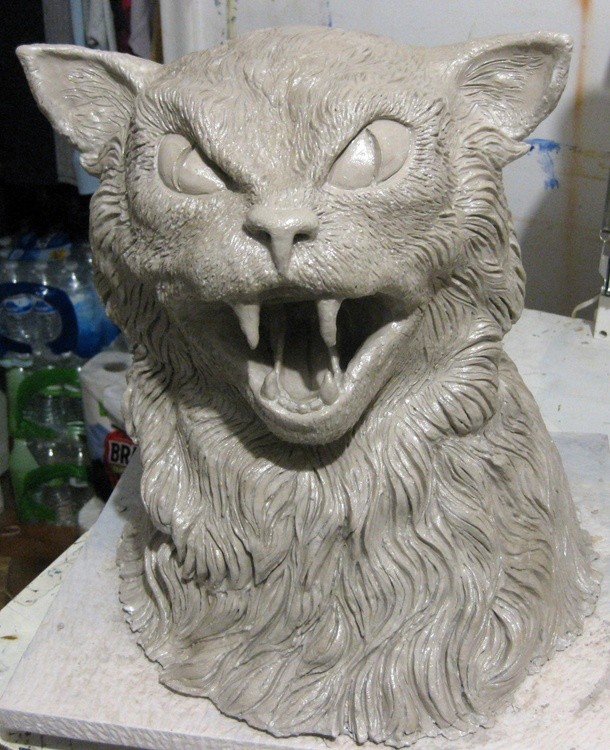 Crazy cat sculpture