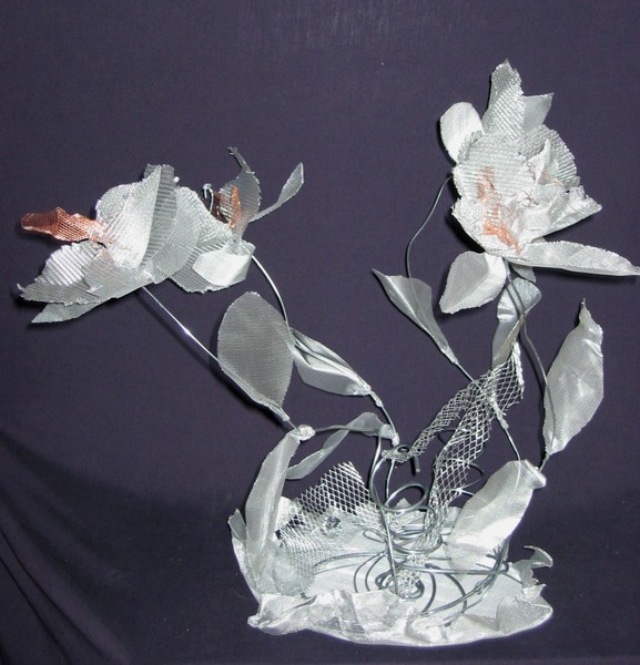 WIRE FLORAL DISPLAY