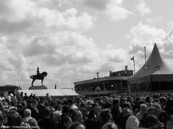 Crowds & Clouds