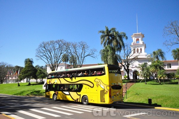 strolling through Iguassu falls park