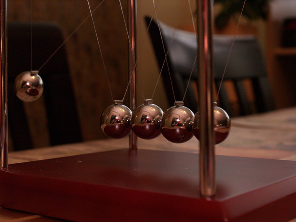 Newton's Cradle Game in action