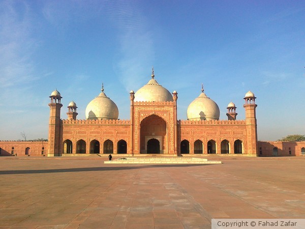 The grand Badshahi Masjid at Lahore, Pakistan.