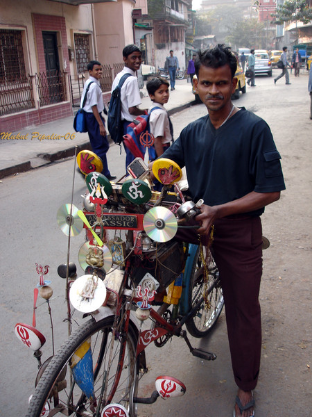 'Ajantrik' * (Not Mechanical) The Bicycle Artist