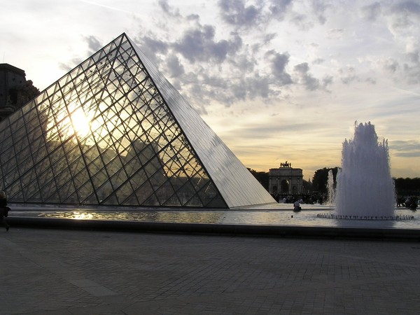 Muse du Louvre sunset