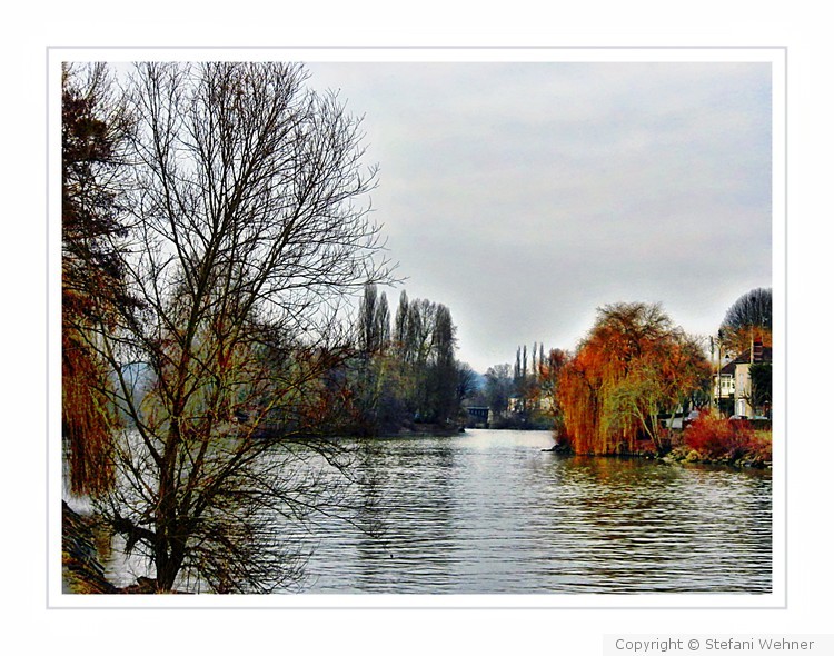 Septemberday by the river